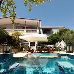 Appartement Jacuzzi Pool House Ama5690