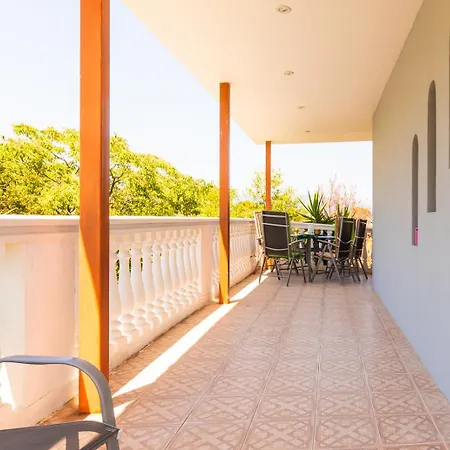 Jacuzzi Pool House Ama5690